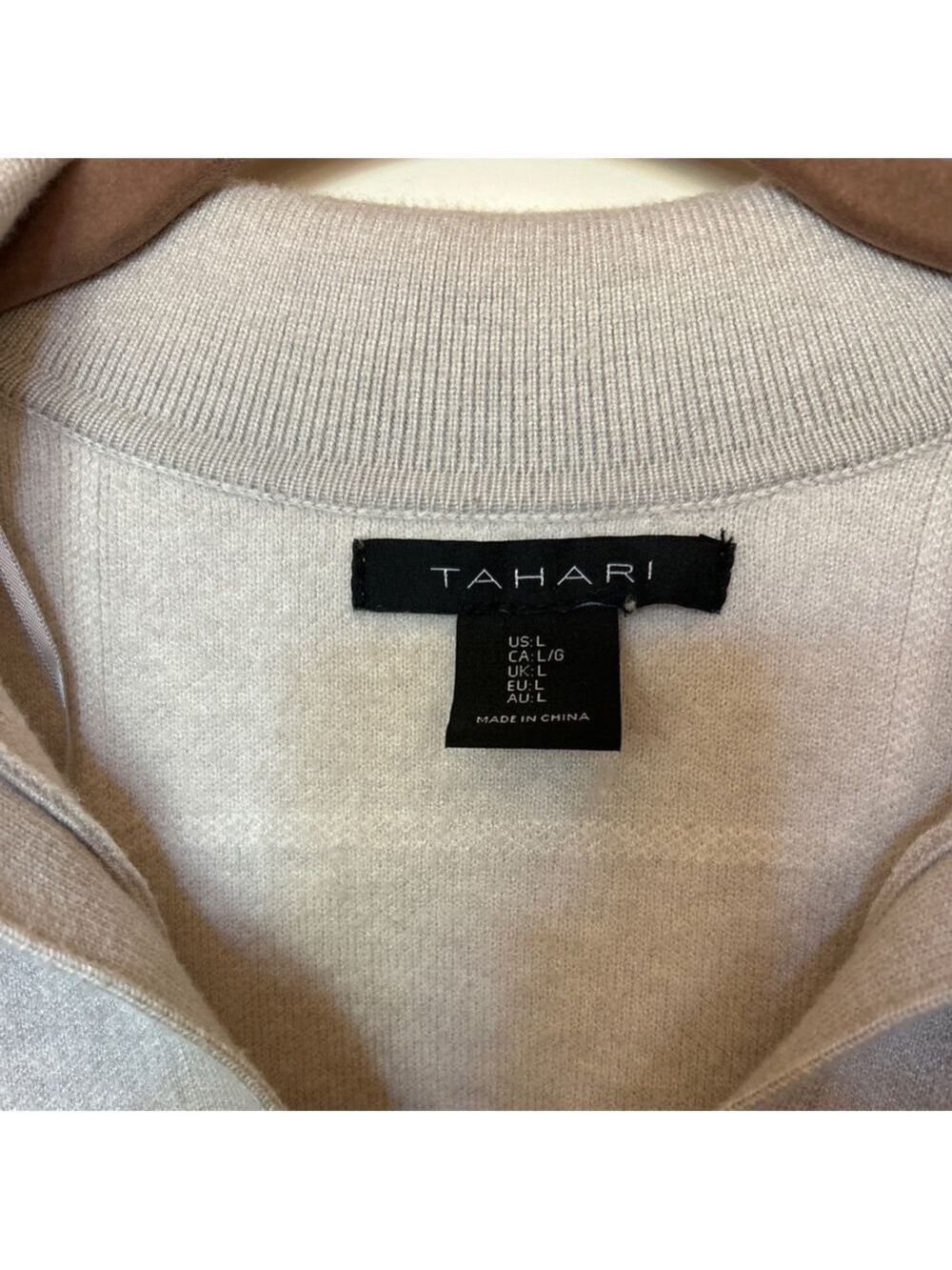 Women's TAHARI Grey & White Plaid V-Neck Sweater L - Picture 3 of 6